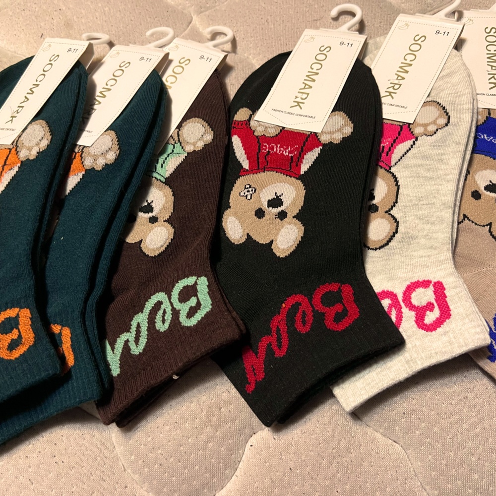 Women’s socks size 9-11 (6 pairs)